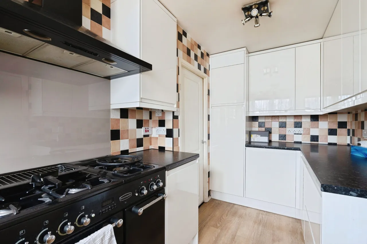 Parkhurst Road, Basildon, photo 8