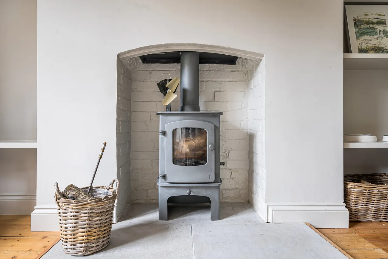 Five Alls Court, Marlborough, SN8, photo 5