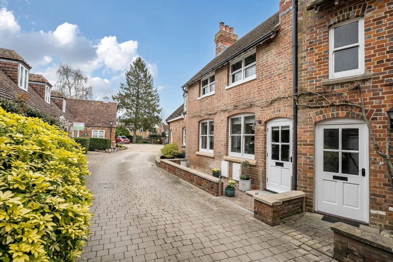 Five Alls Court, Marlborough, SN8, photo 13