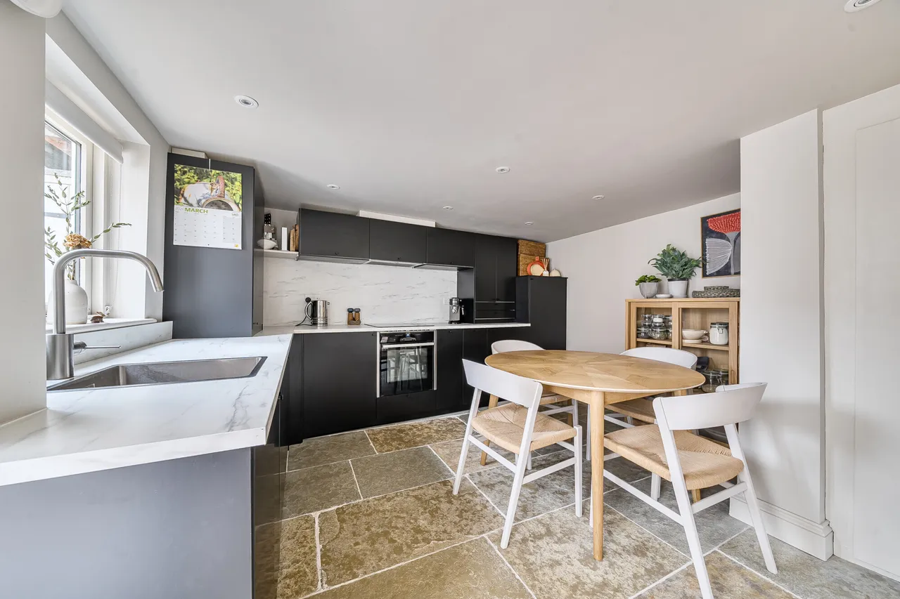 Five Alls Court, Marlborough, SN8, photo 6