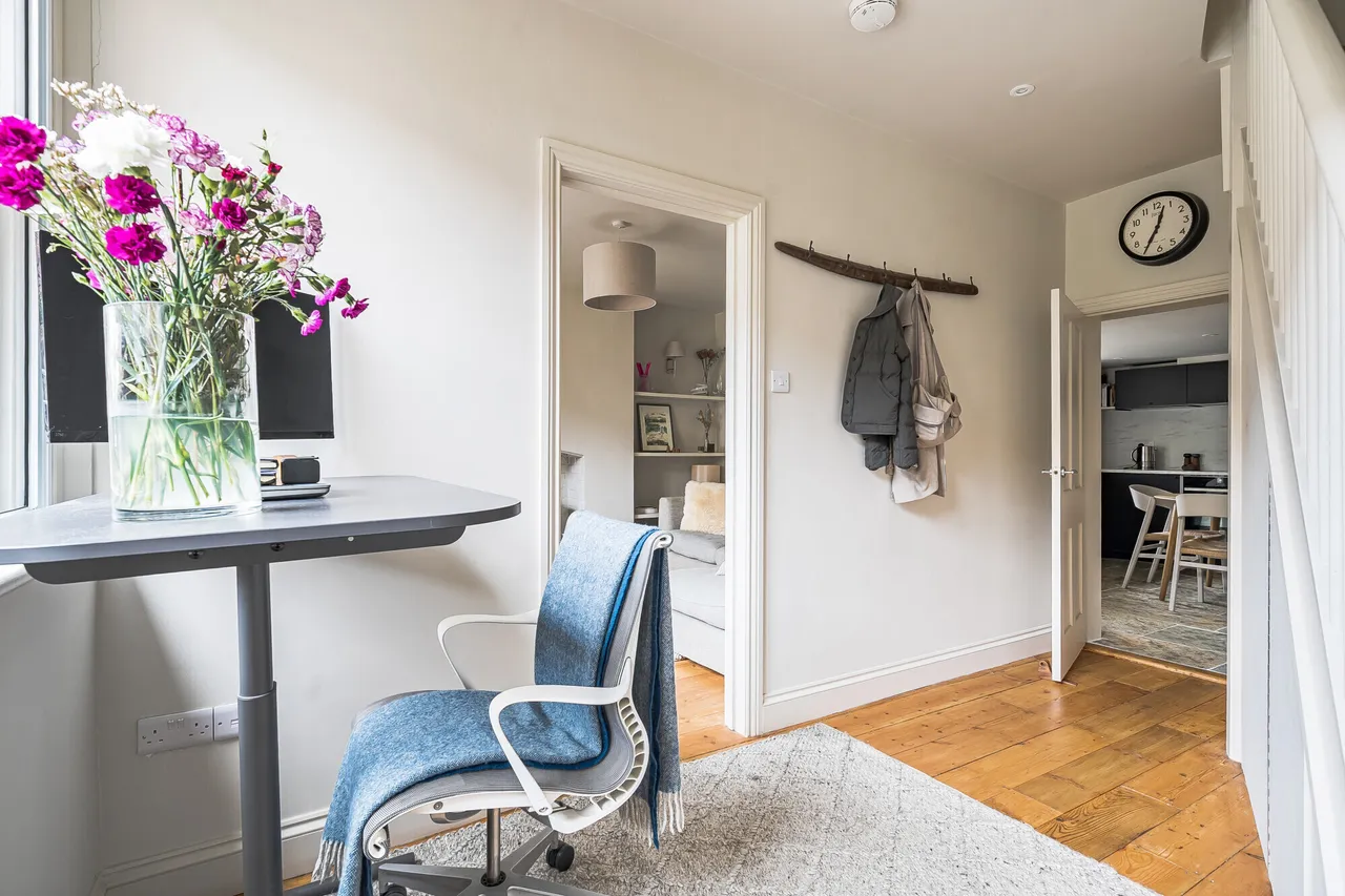 Five Alls Court, Marlborough, SN8, photo 12