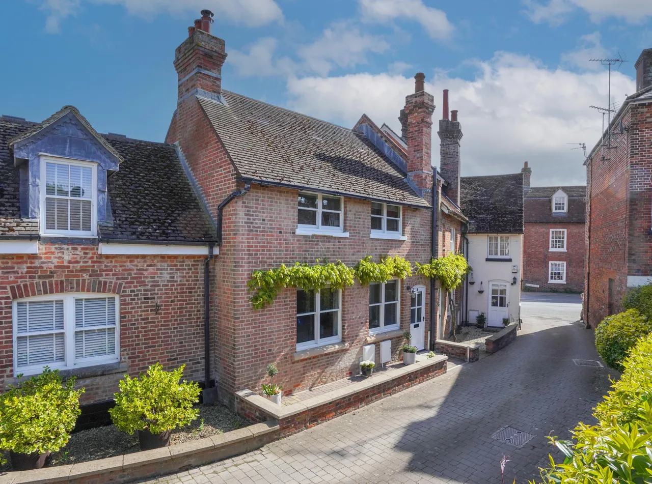 2 bed house for sale — Five Alls Court, Marlborough, SN8