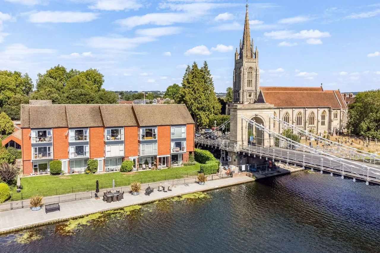 2 bed flat for sale, Riverside, Marlow, SL7