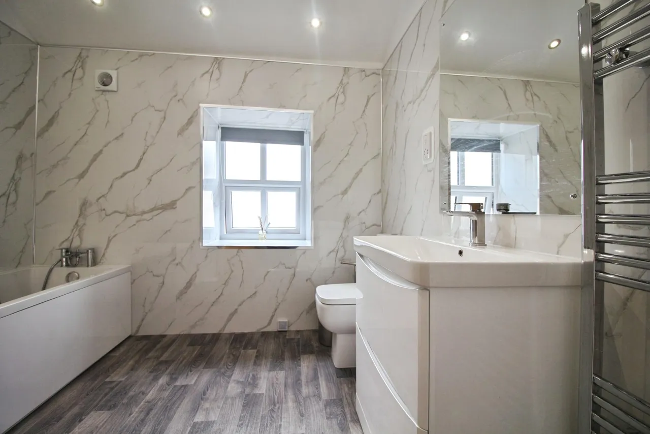 Overthorpe Road, Thornhill, WF12, photo 14