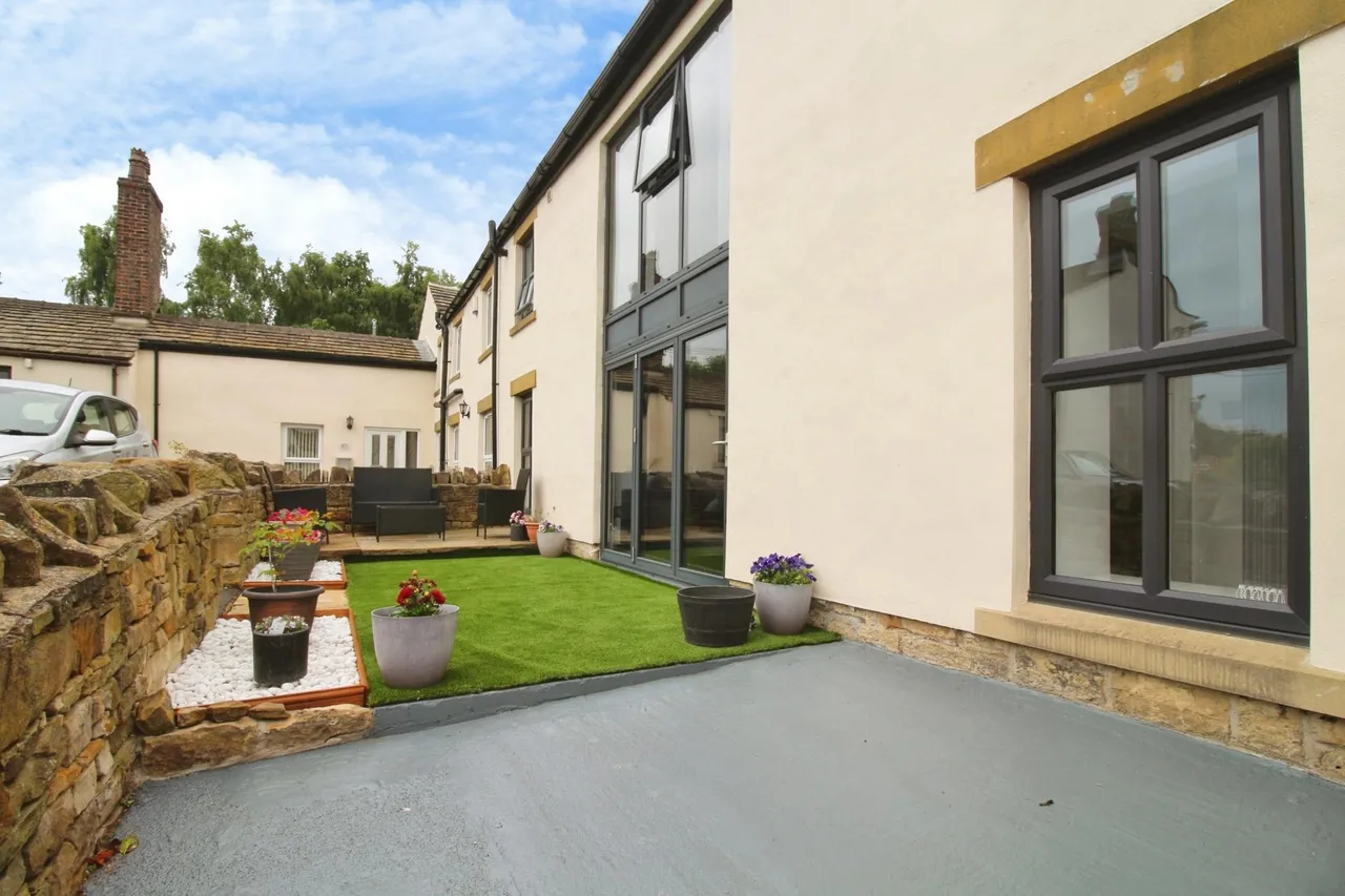 Overthorpe Road, Thornhill, WF12, photo 17