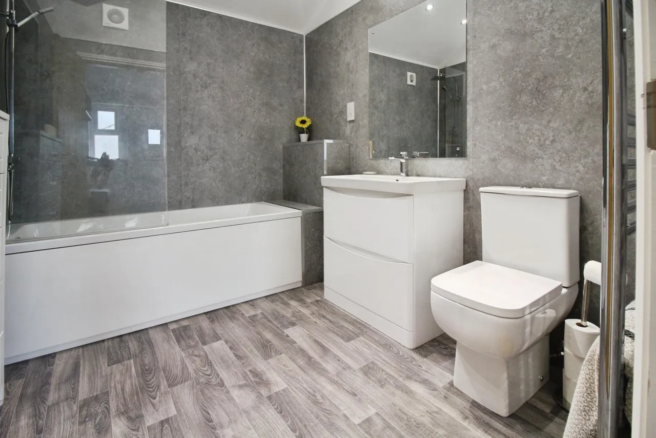 Overthorpe Road, Thornhill, WF12, photo 10