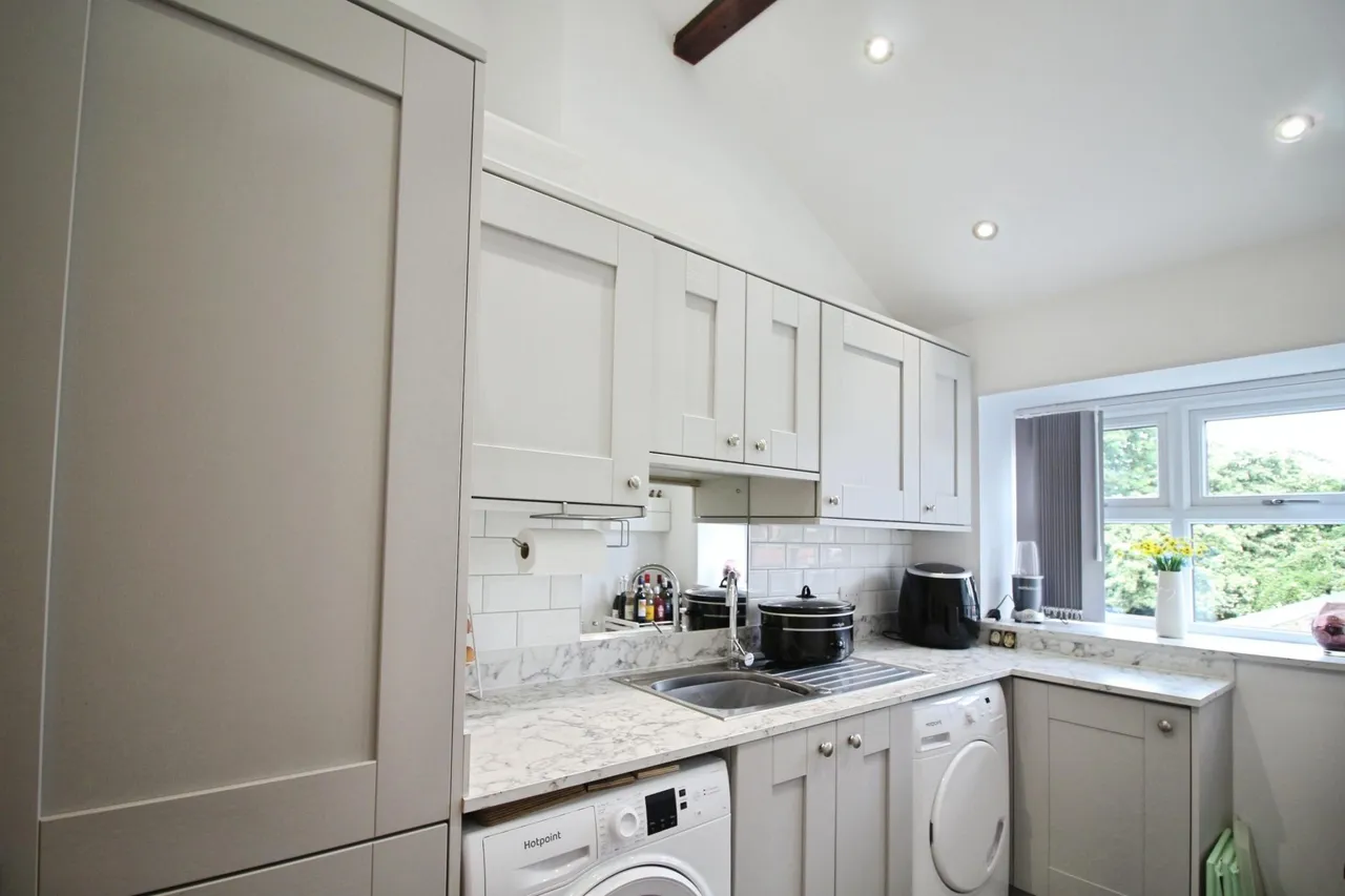 Overthorpe Road, Thornhill, WF12, photo 8