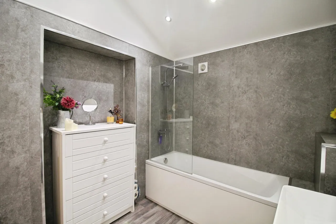 Overthorpe Road, Thornhill, WF12, photo 11