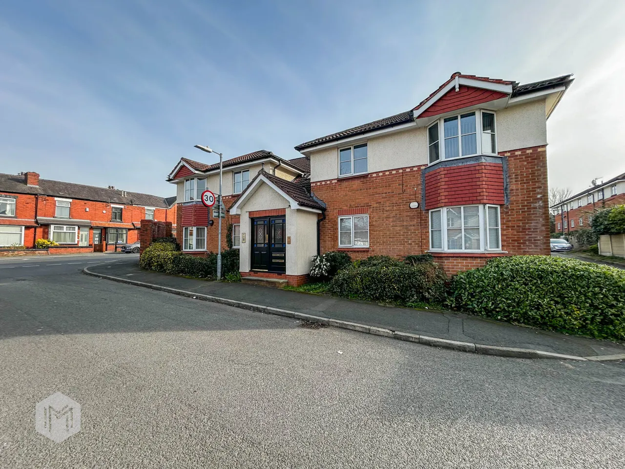2 bed flat for sale — Calverleigh Close, Bolton, BL3 4LP
