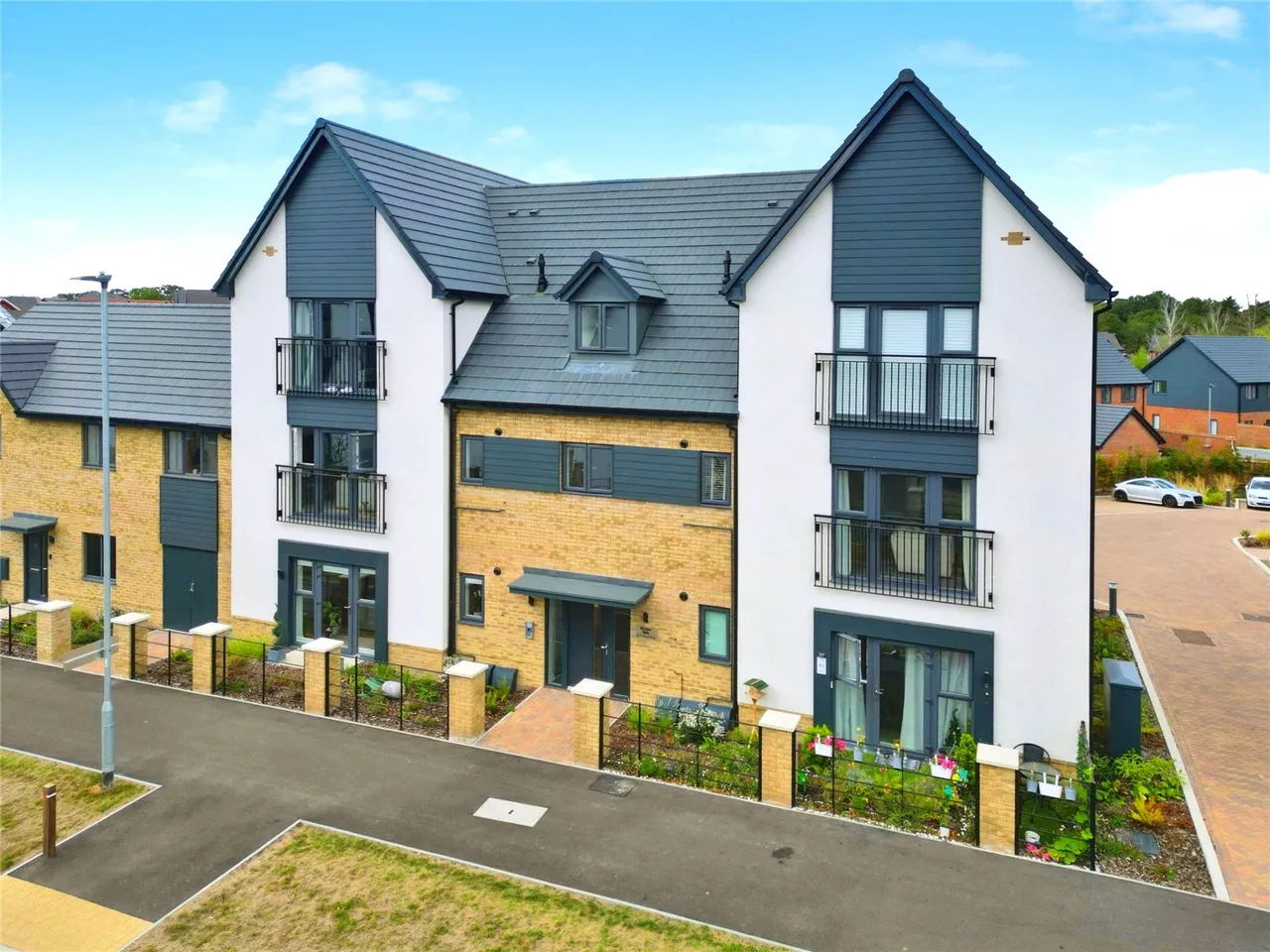 2 bed flat for sale — Buckler Ride, Crowthorne, Berkshire, RG45 6WP