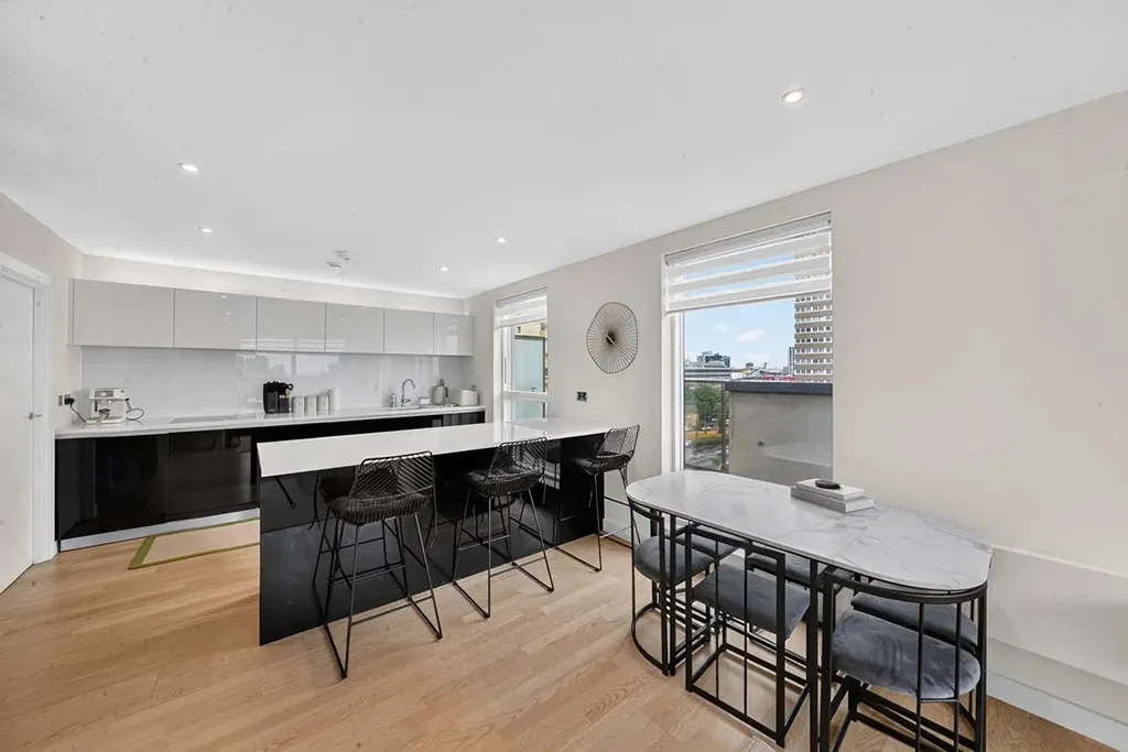 Pump House Crescent, Brentford, TW8, photo 10