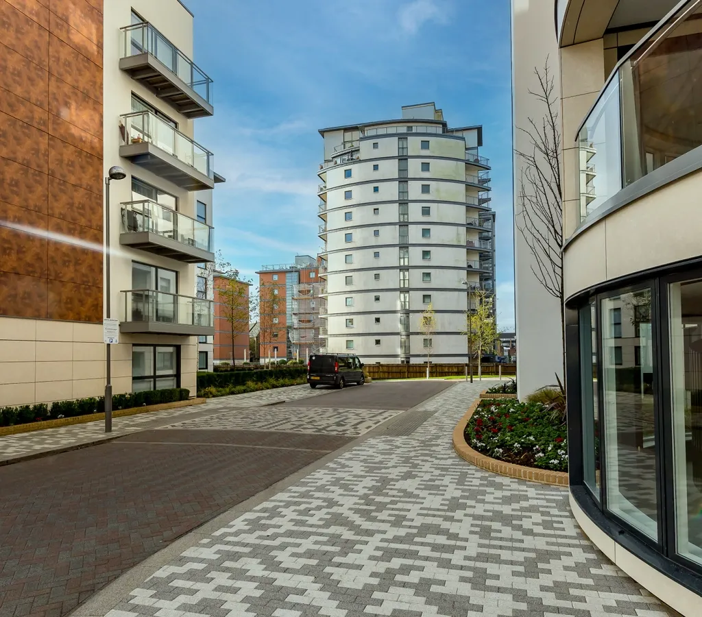 Pump House Crescent, Brentford, TW8, photo 14