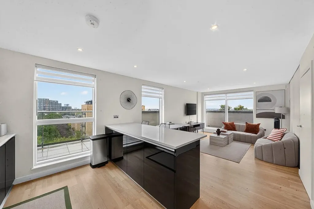 Pump House Crescent, Brentford, TW8, photo 16