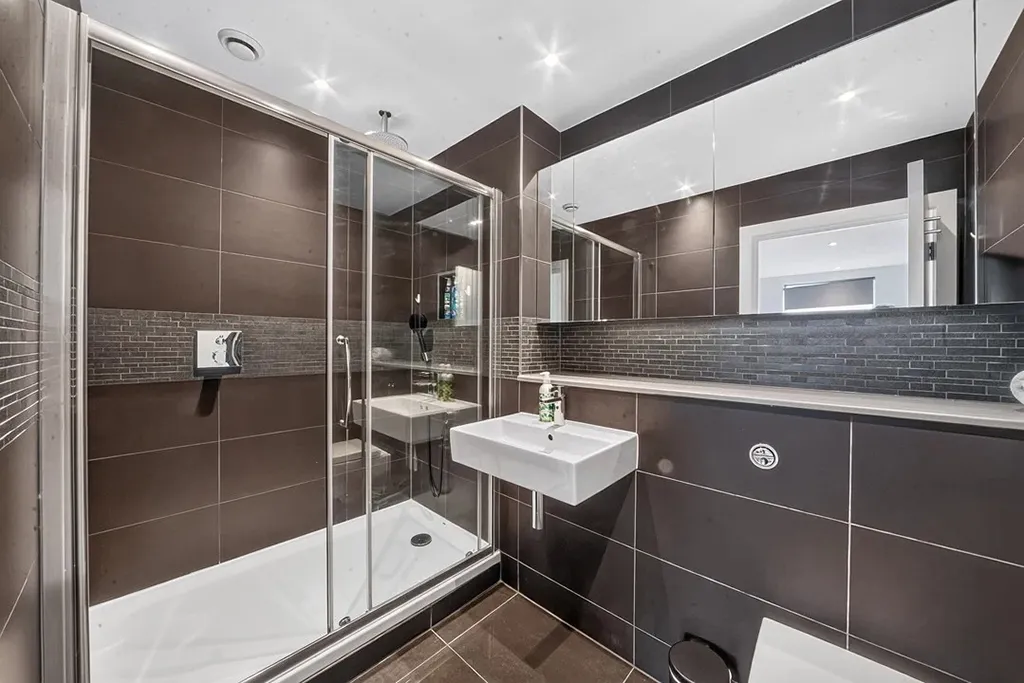 Pump House Crescent, Brentford, TW8, photo 20