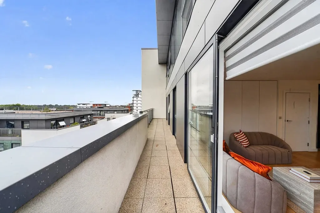 Pump House Crescent, Brentford, TW8, photo 6