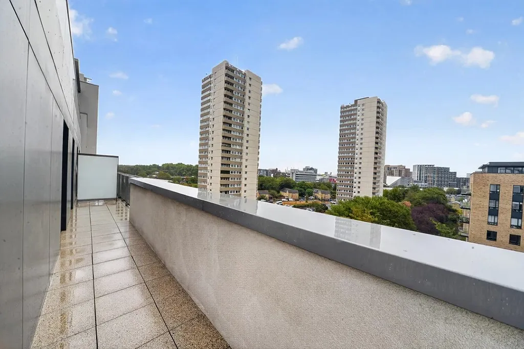 Pump House Crescent, Brentford, TW8, photo 21