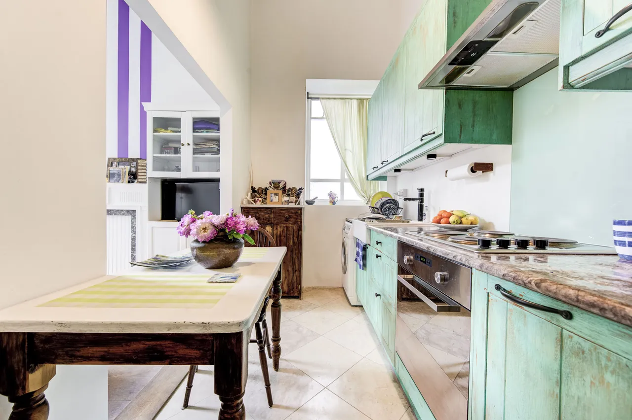 1 bed flat for sale — 24 Boltons Court, 216 Old Brompton Road, London