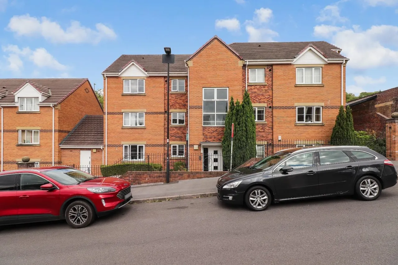 2 bed flat for sale — Tadcaster Road, Woodseats, Sheffield, S8 0RA