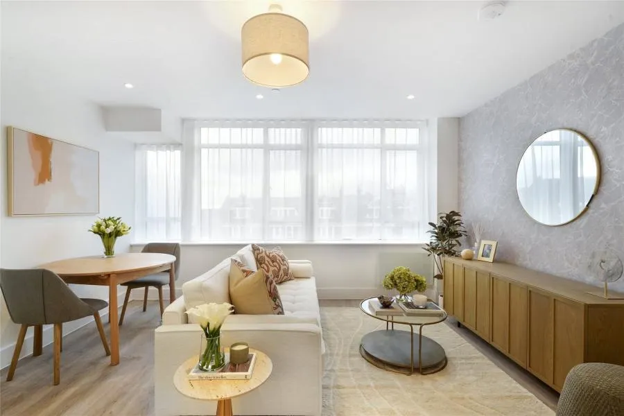 2 bed flat to rent, Streatham High Road, London, SW16