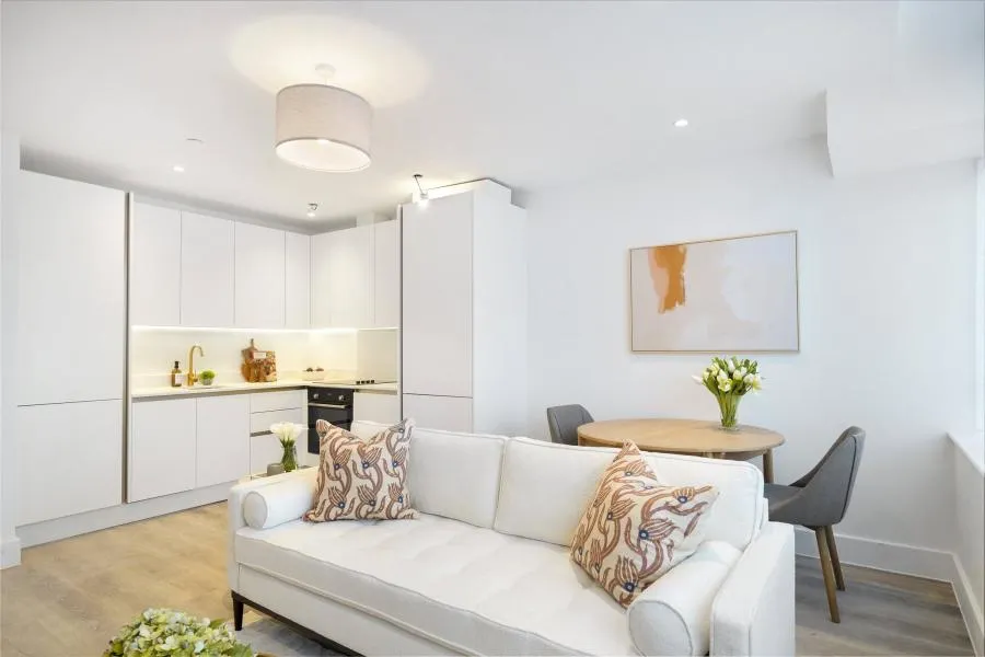Streatham High Road, London, SW16, photo 2