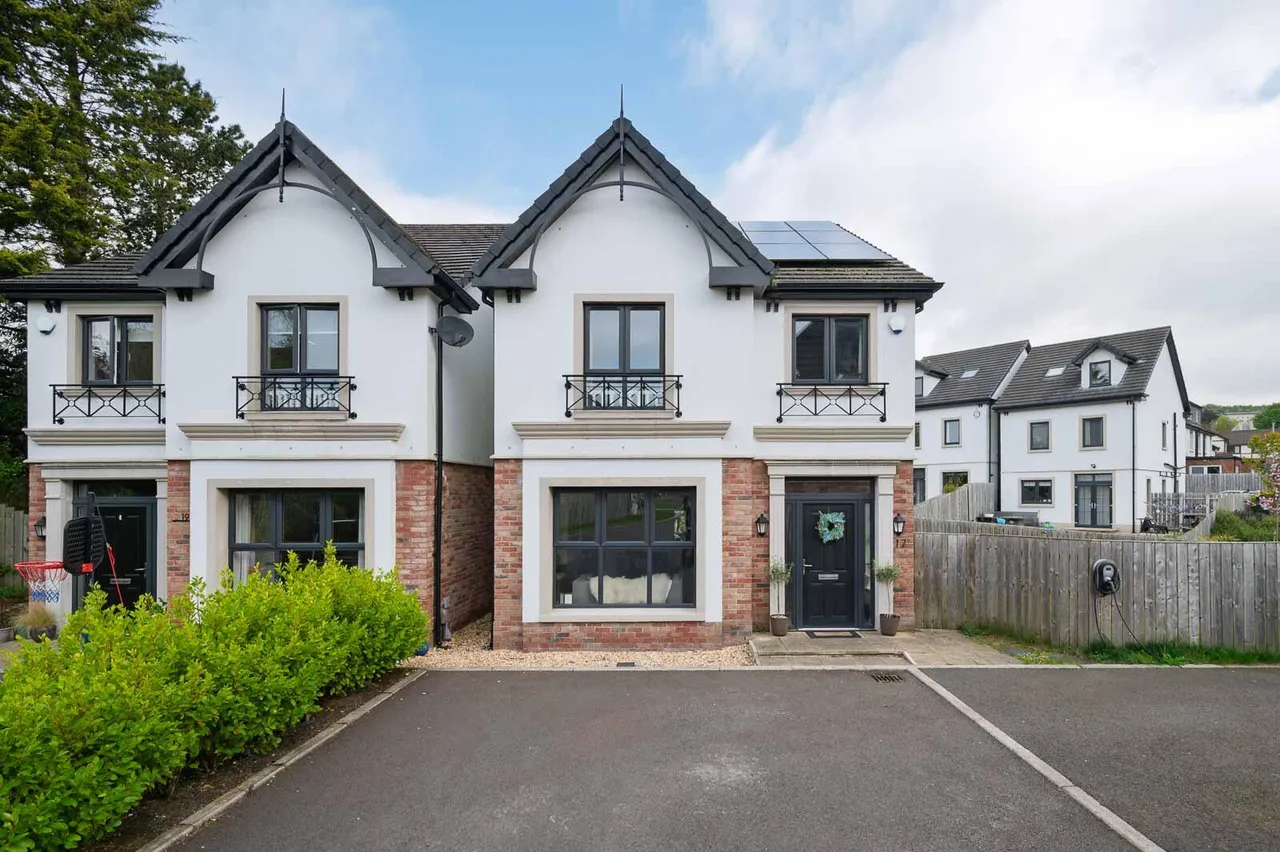4 bed house for sale, Castlehill Wood, stormont, BT4