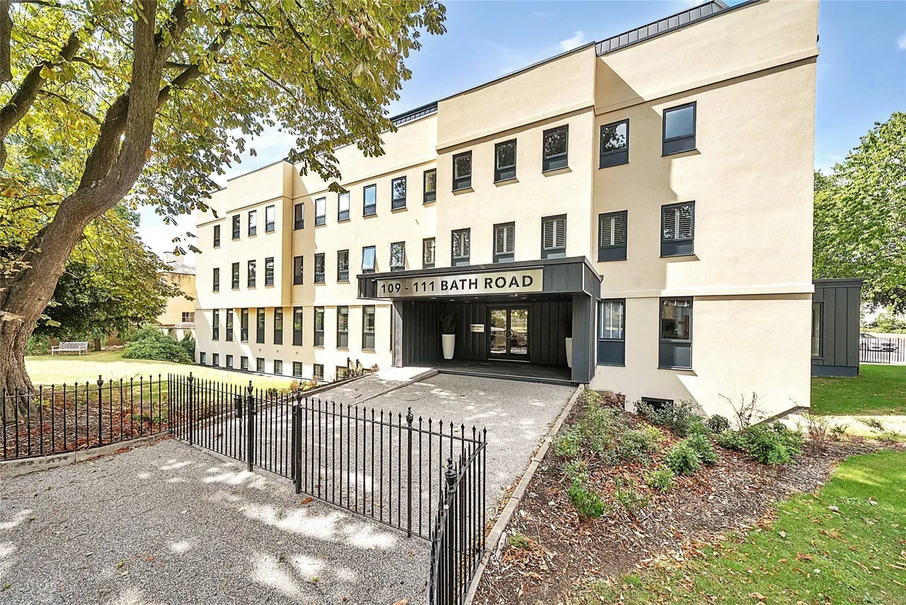 Last Apartment, Gloucestershire, 109 - 111 Bath Road, GL53 7LS, photo 4