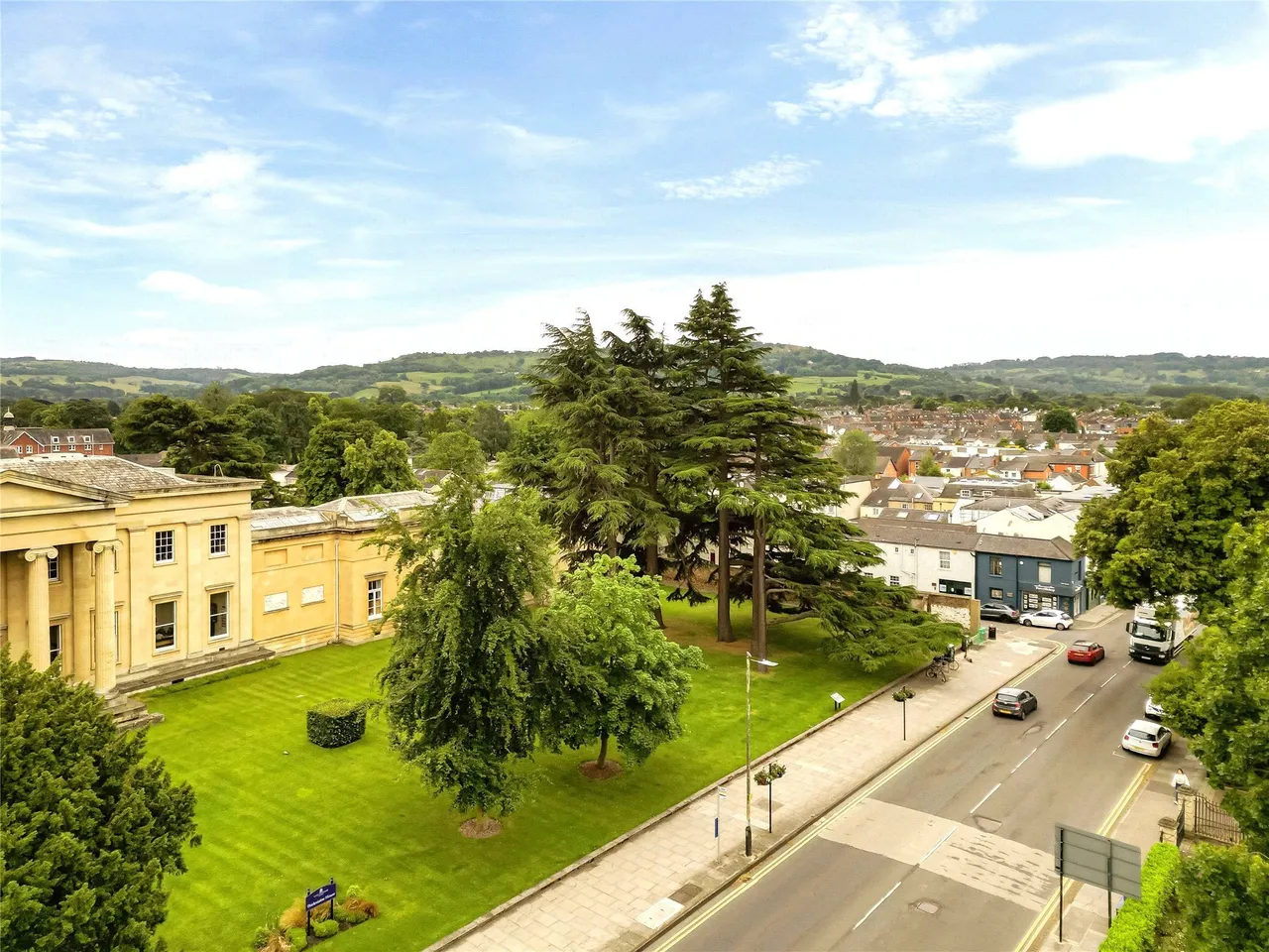 Last Apartment, Gloucestershire, 109 - 111 Bath Road, GL53 7LS, photo 2