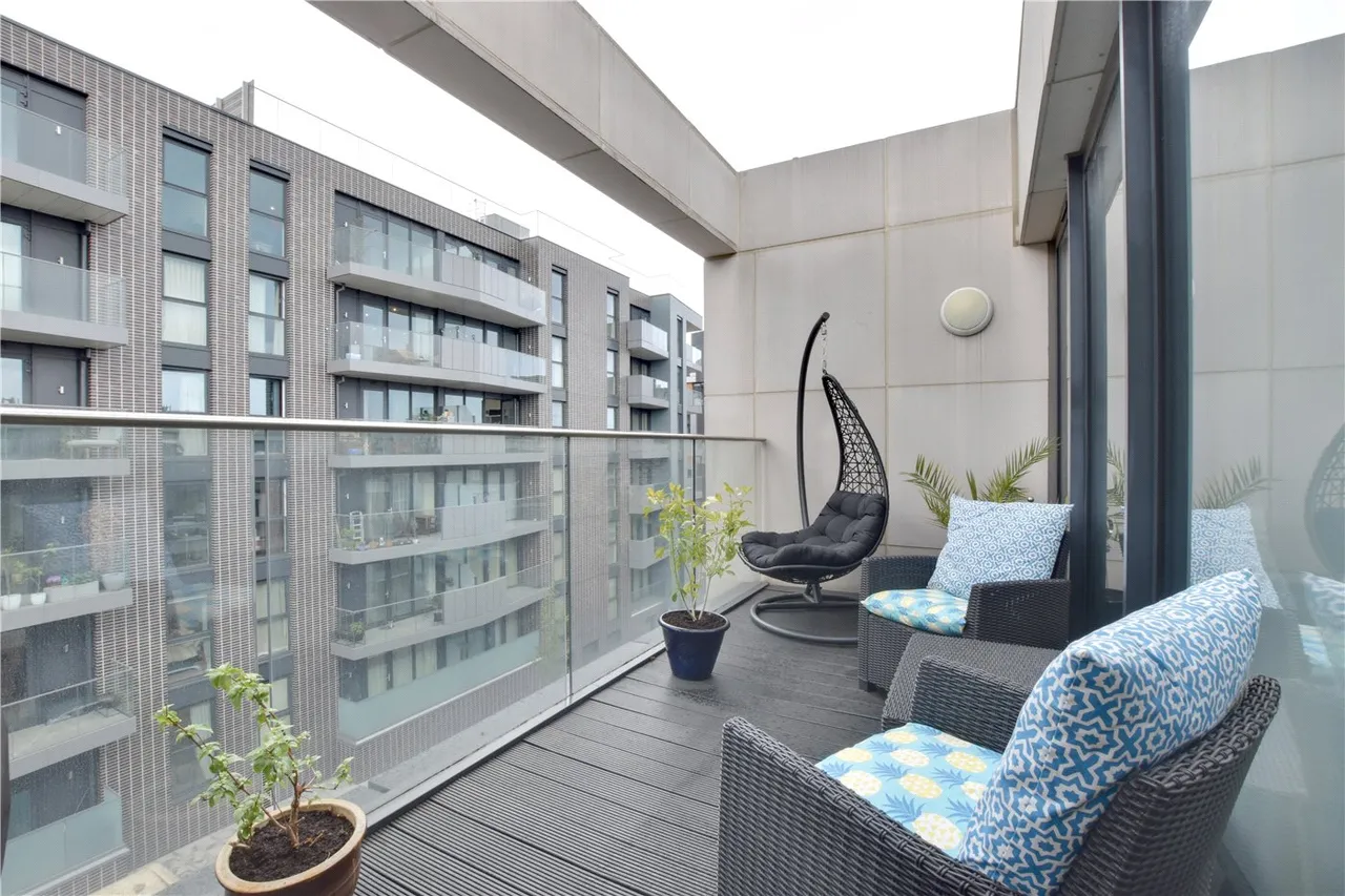 3 bed flat for sale, Hawthorne Crescent, Greenwich, SE10