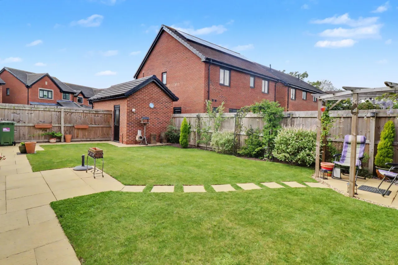 Honeysuckle Close, Congleton, photo 4