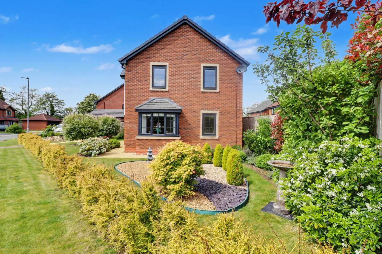 Honeysuckle Close, Congleton, photo 20