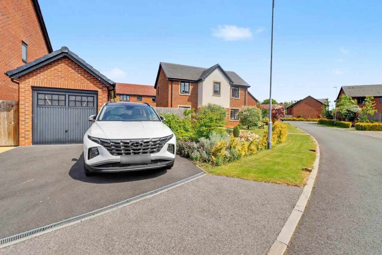 Honeysuckle Close, Congleton, photo 22
