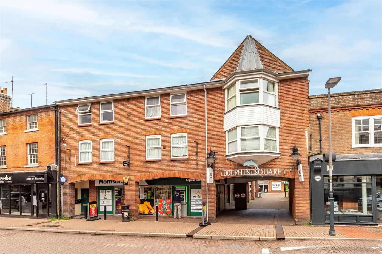 accommodation for sale, High Street, Tring, HP23