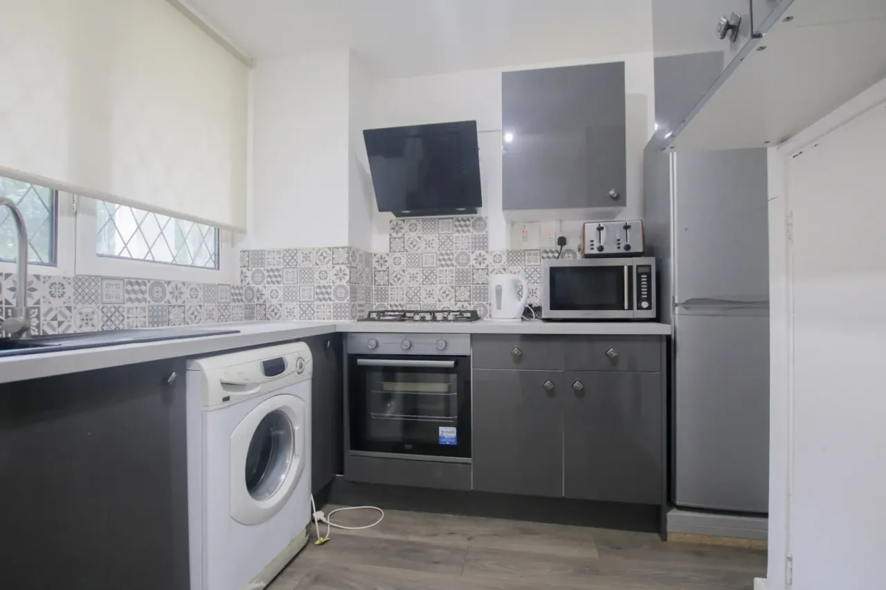 3 bed flat to rent, Hartington Road, SW8