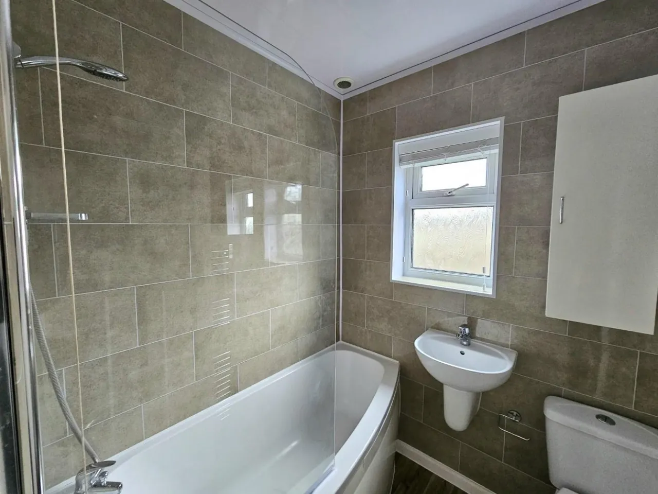 Lawrence Grove, Cam, GL11, photo 10