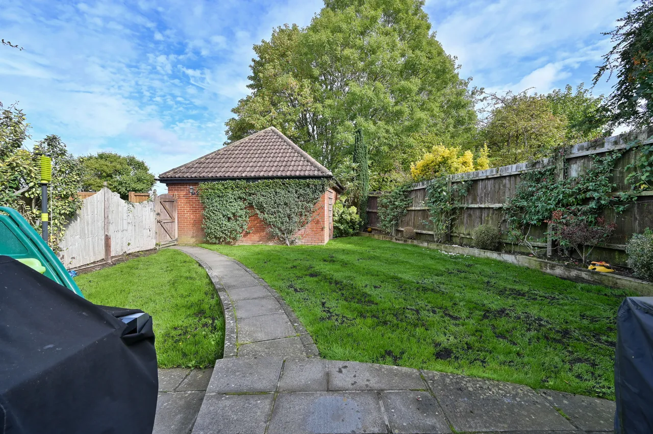 Bushey, WD23, photo 33