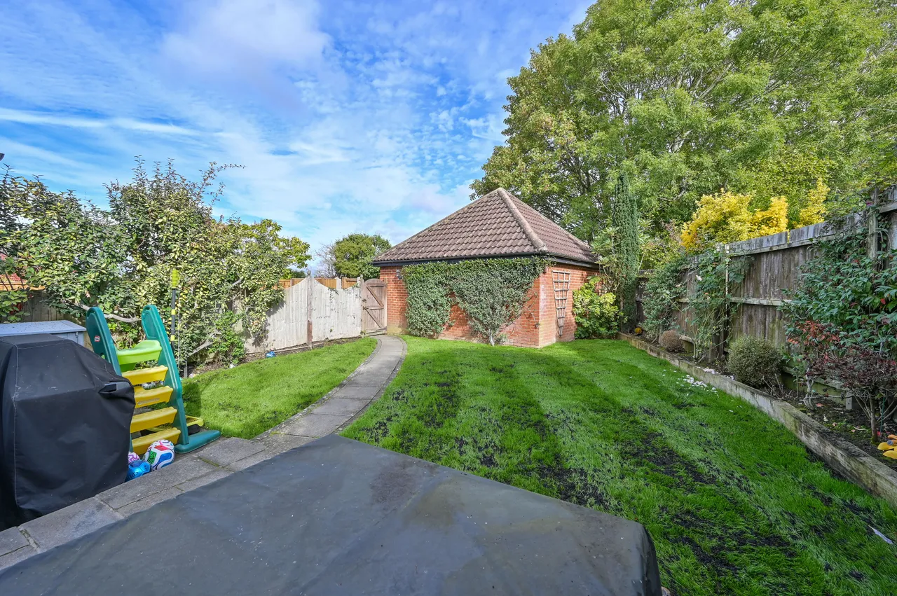 Bushey, WD23, photo 32