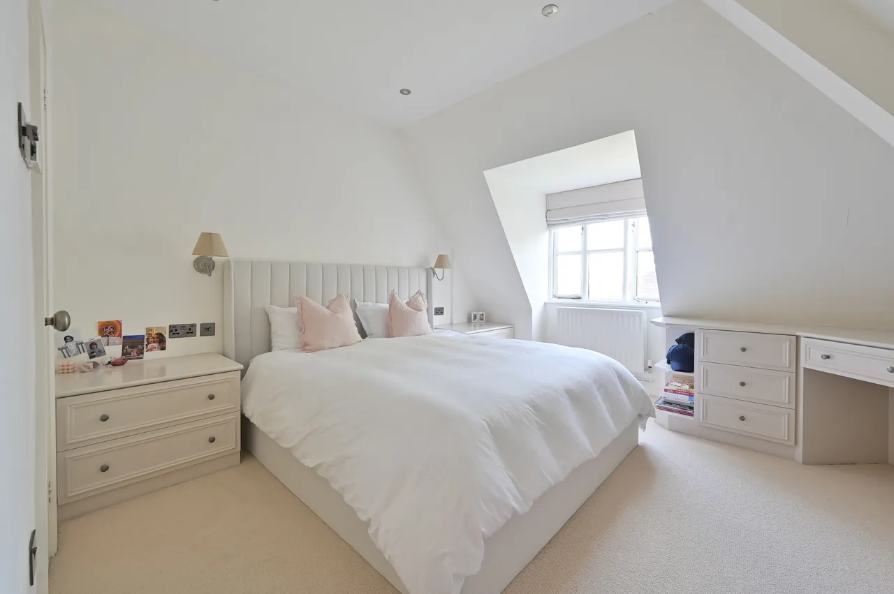 Bushey, WD23, photo 9