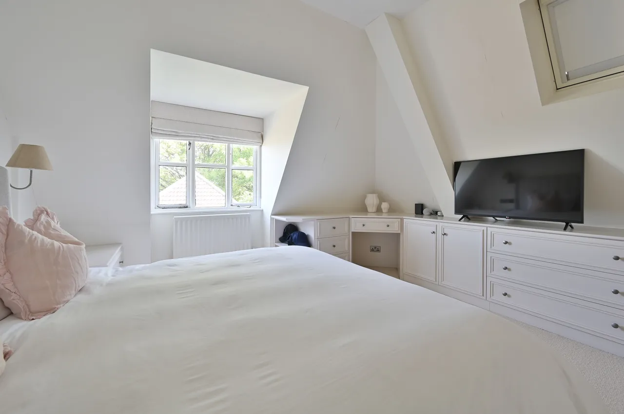 Bushey, WD23, photo 13