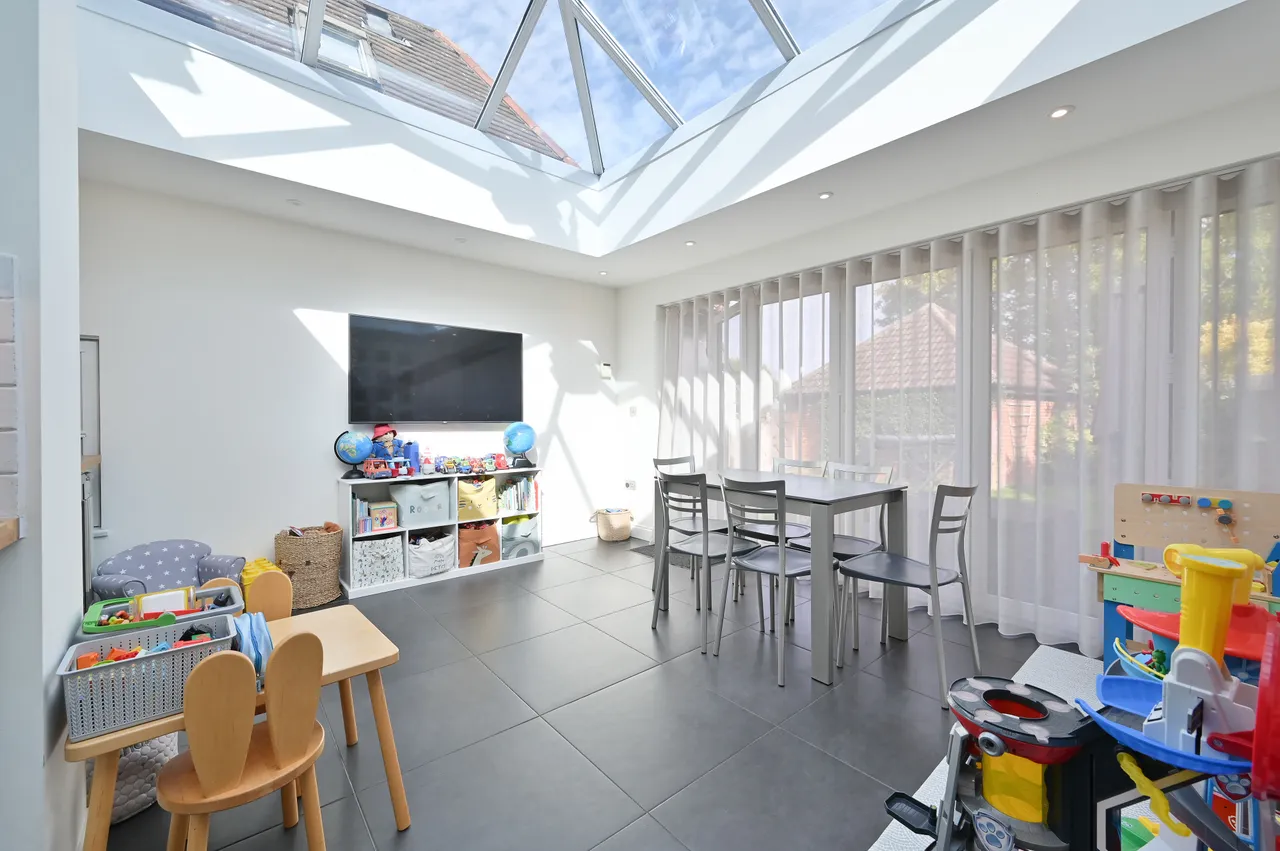 Bushey, WD23, photo 26