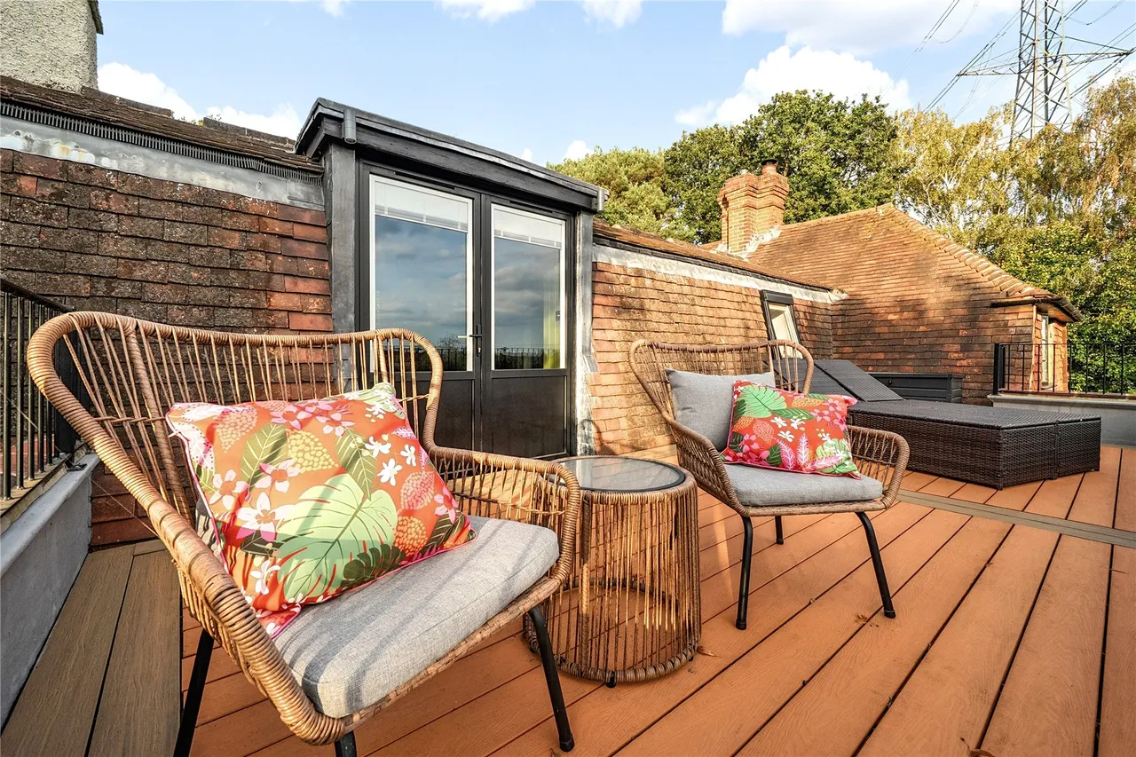 Steep Hill, Chobham, GU24, photo 19