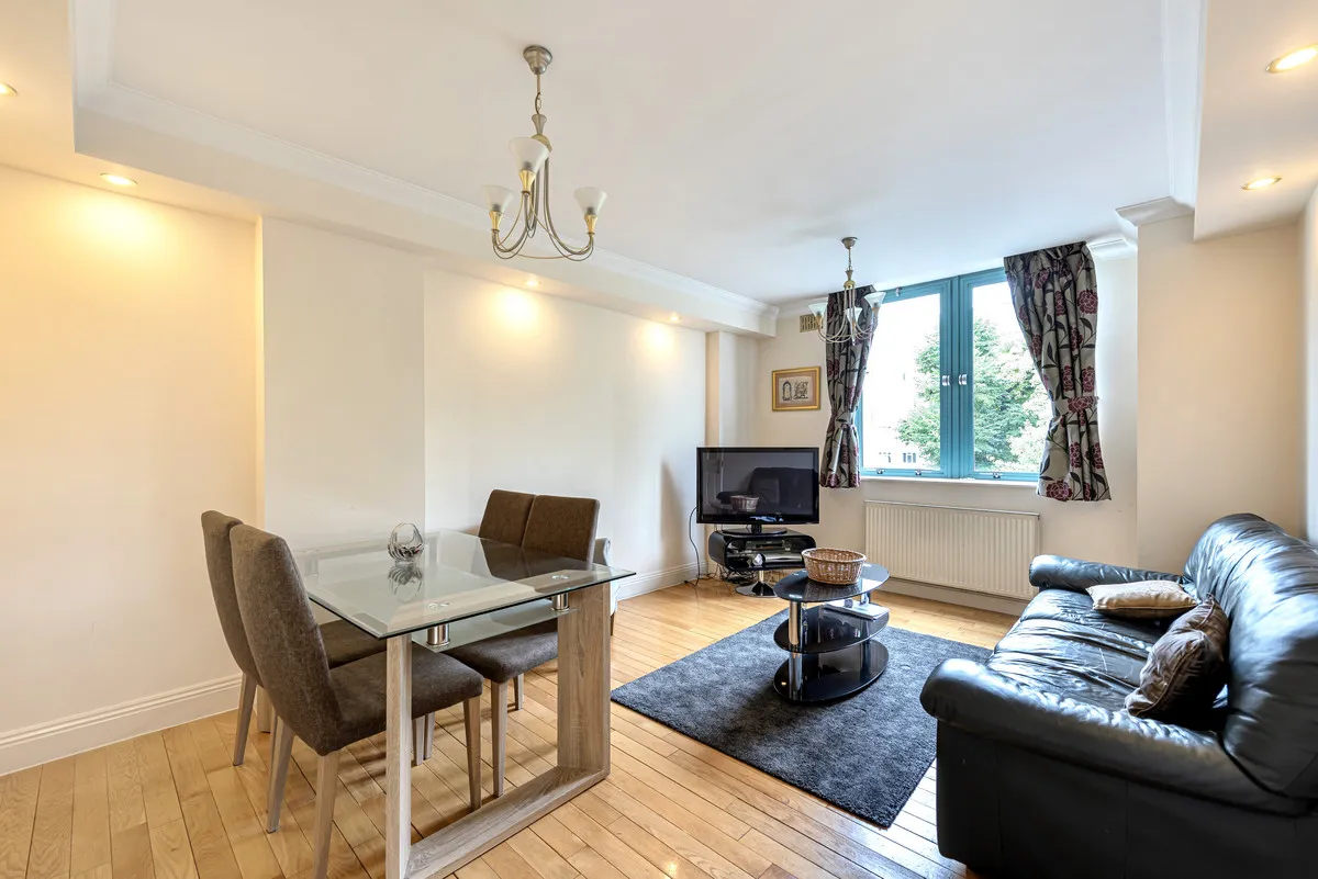 Shoot Up Hill, London, NW2, photo 3
