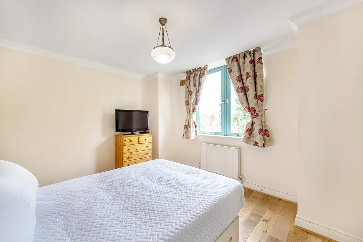 Shoot Up Hill, London, NW2, photo 5