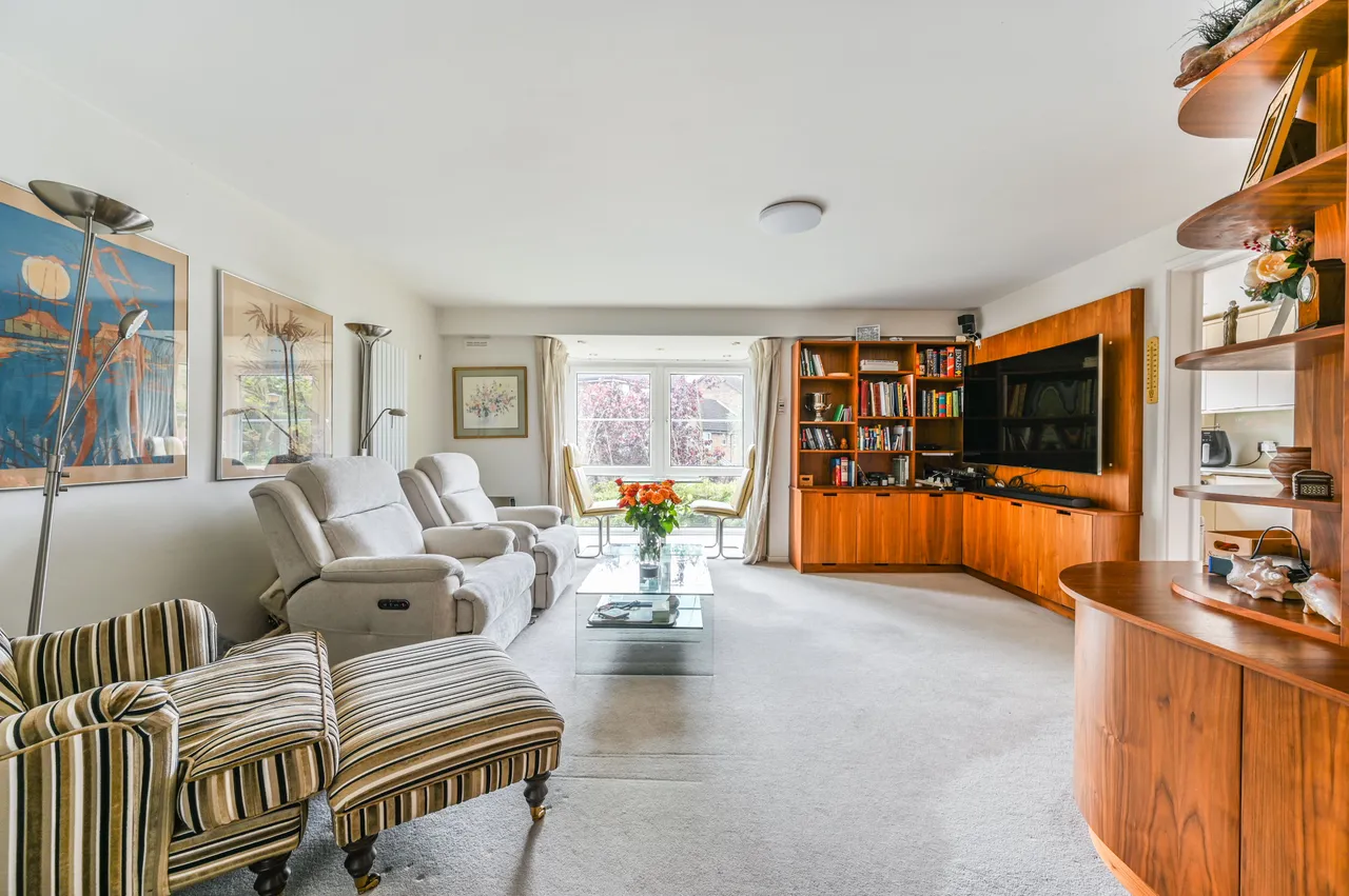 2 bed flat for sale — 28 Paveley Drive, London
