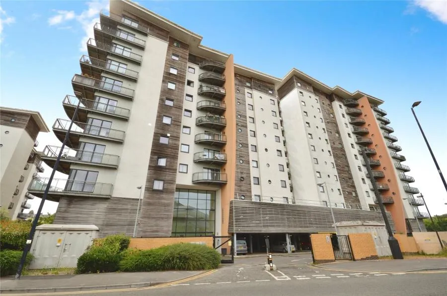 2 bed flat for sale, Watkiss Way, Cardiff, CF11