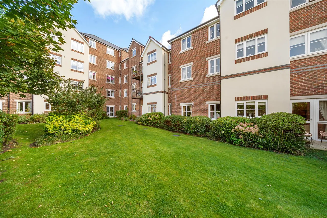 Hope Road, Sale, M33, photo 11