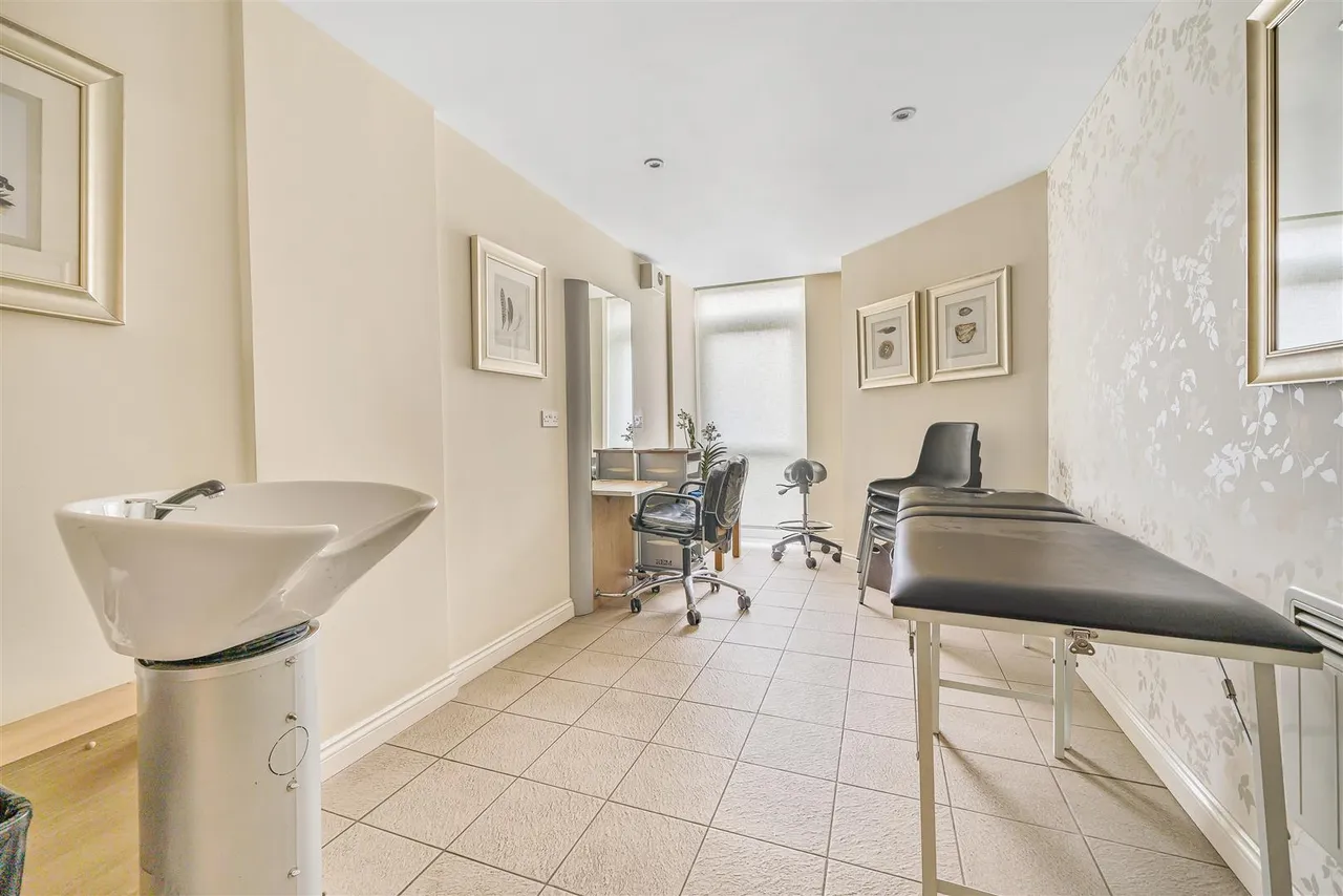 Hope Road, Sale, M33, photo 9