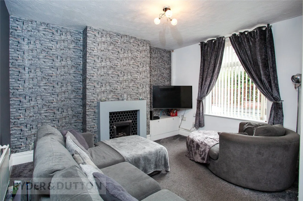 3 bed house for sale, Hillcrest Road, Castleton, OL11