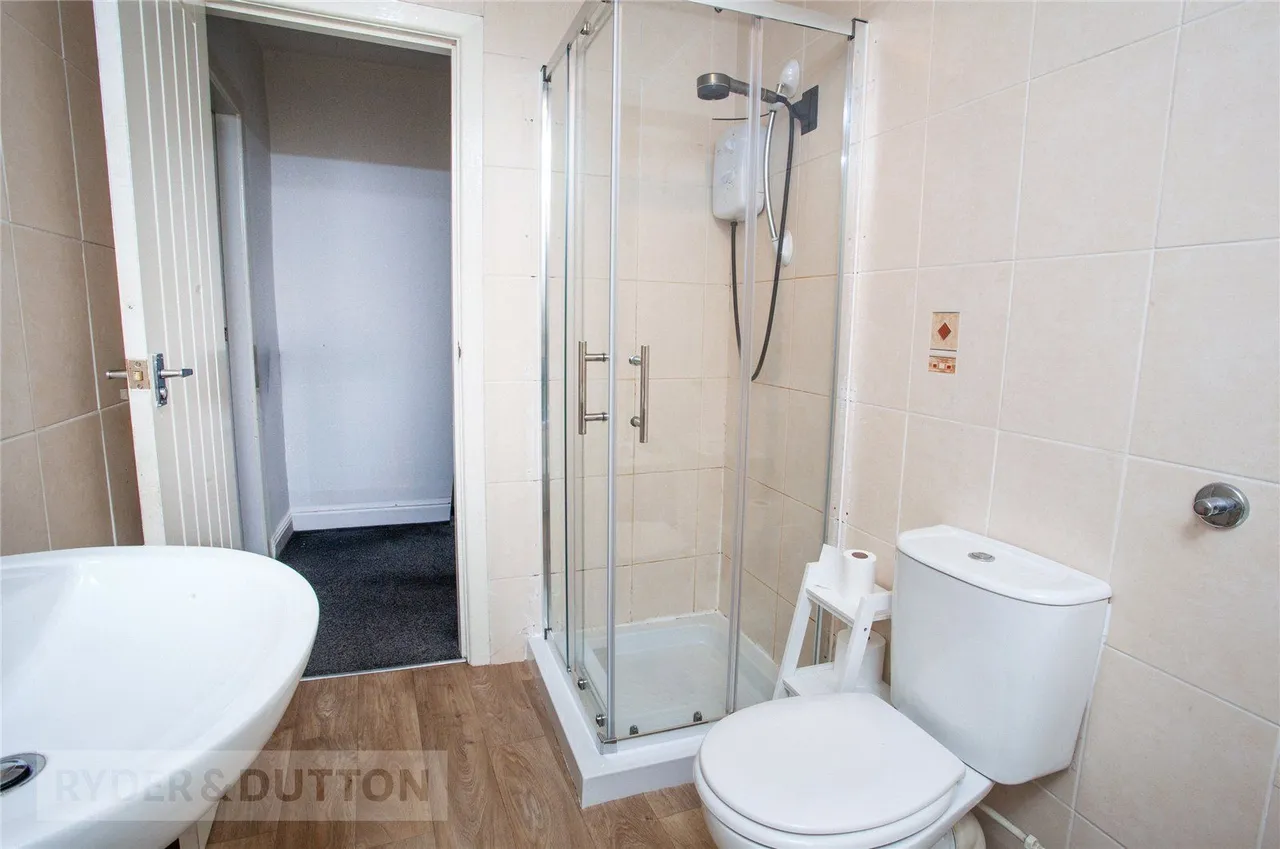 Hillcrest Road, Castleton, OL11, photo 18