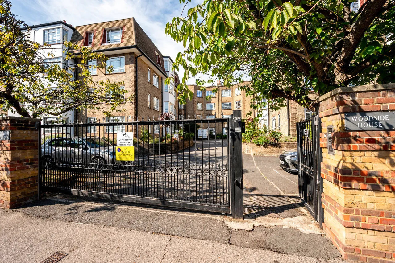 London, SW19, photo 4