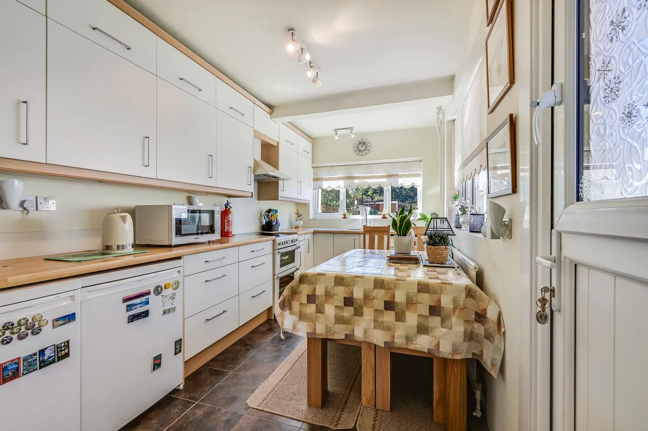 3 bed house for sale, Gainsborough Crescent, Chelmsford, CM2